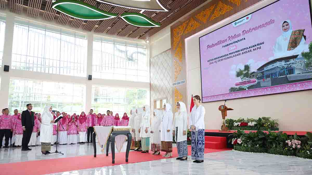 Dewi Kumalasari Ansar Lantik Pengurus Dekranasda Kabupaten/Kota Se-Kepri | Mendorong Sinergi dan Penguatan Produk Lokal