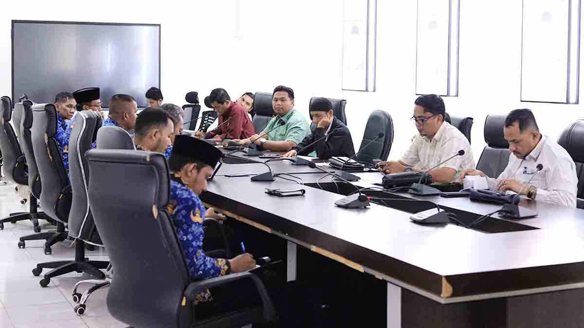 Ketua Komisi 2 DPRD Kepulauan Meranti, Syafi’i Hasan rapat bersama Disperindag UKM terkait ketersediaan dan distribusi bahan pokok menjelang hari raya Idul Fitri
