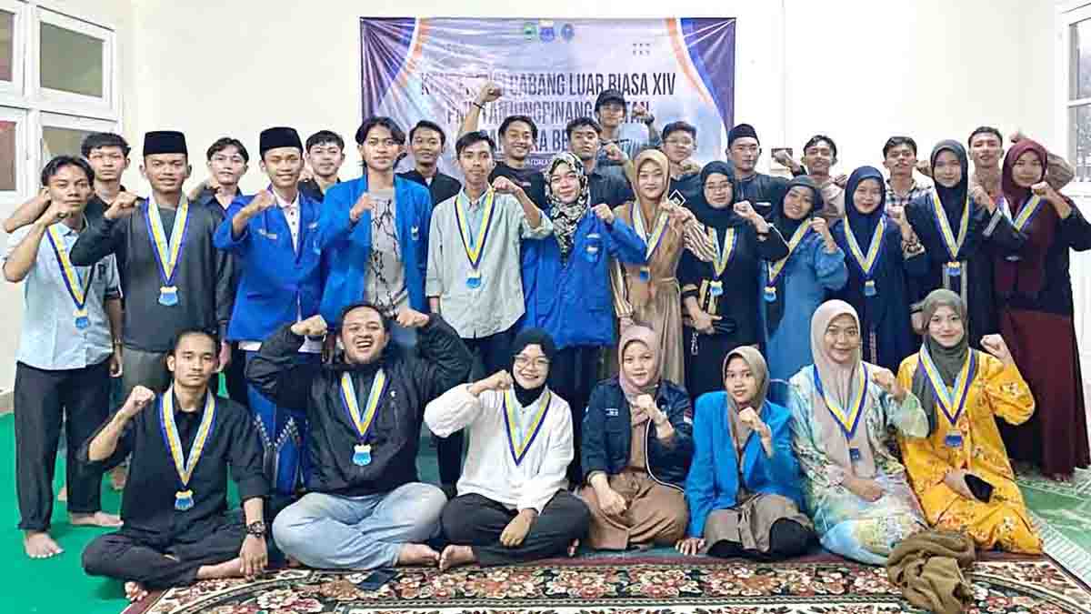 Misbahul Munir bersama Pengurus PC PMII Tanjung Pinang-Bintan