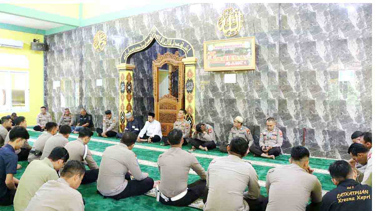 Polres Bintan menggelar kegiatan Pembinaan Rohani dan Mental (Binrohtal) di Masjid Darul Muttaqin, Desa Bintan Buyu, Kabupaten Bintan