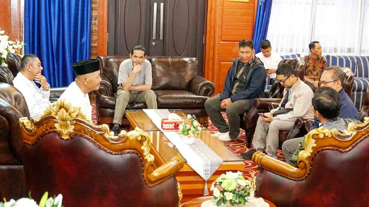 Sekda Kepri, Adi Prihantara, menerima audiensi perwakilan PT Antam Tbk terkait penyerahan Aset 158 Hektare di Bintan