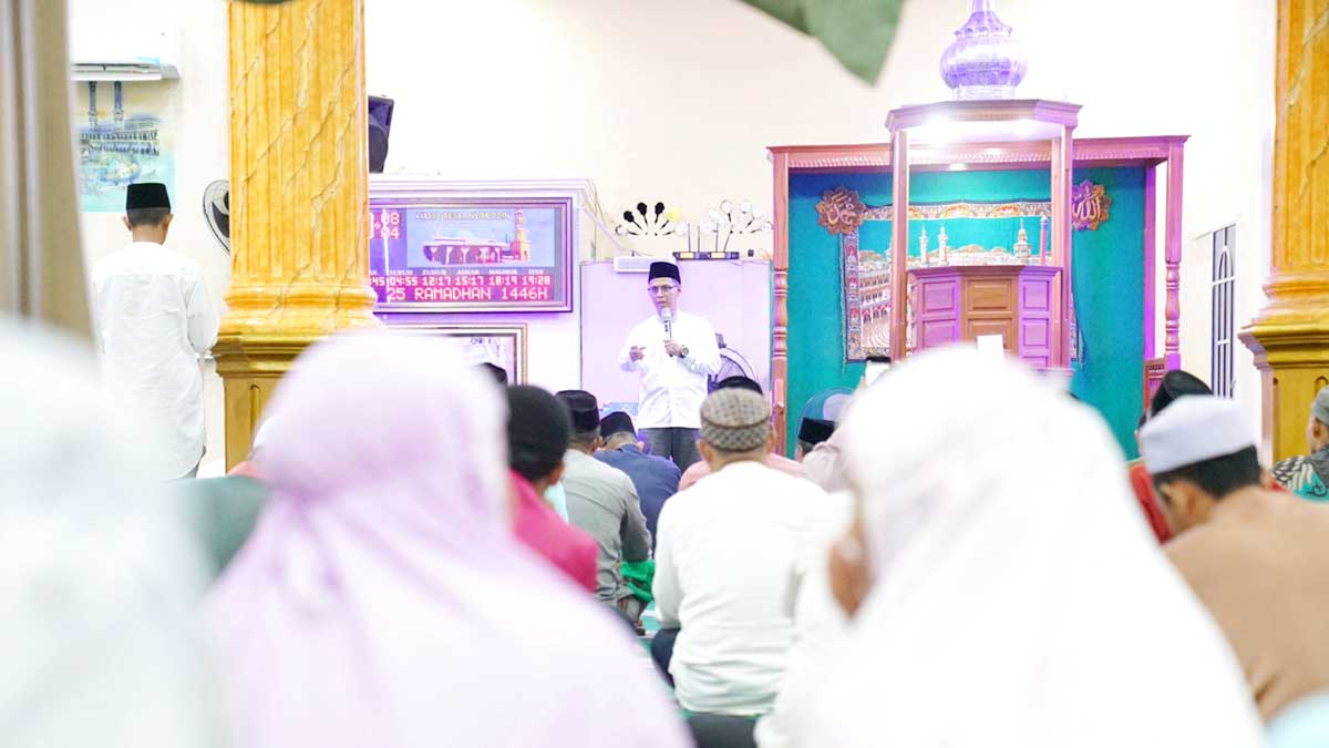 Bupati Karimun, Ing Iskandarsyah, melakukan kunjungan kerja ke Pulau Kundur, tepatnya di Kelurahan Sawang, Kecamatan Kundur Barat