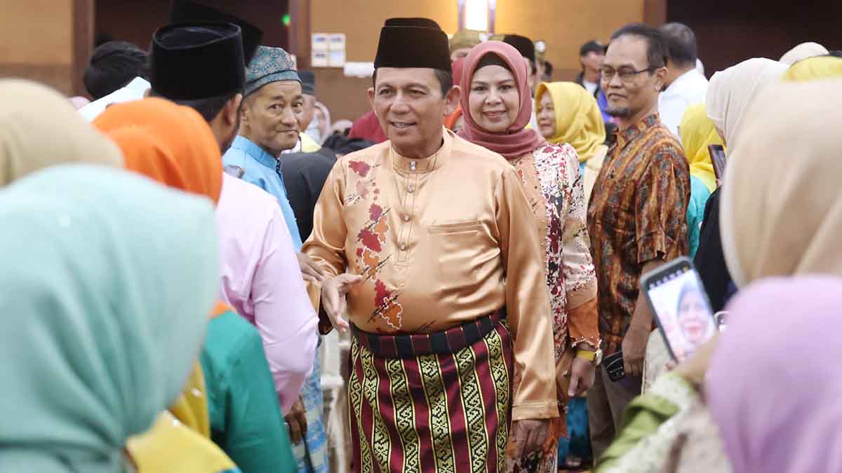 Gubernur Kepulauan Riau, Ansar Ahmad bersama Ketua TP-PKK Provinsi Kepri Dewi Kumalasari Ansar halalbihalal bersama masyarakat Kepri yang tinggal di Pekanbaru