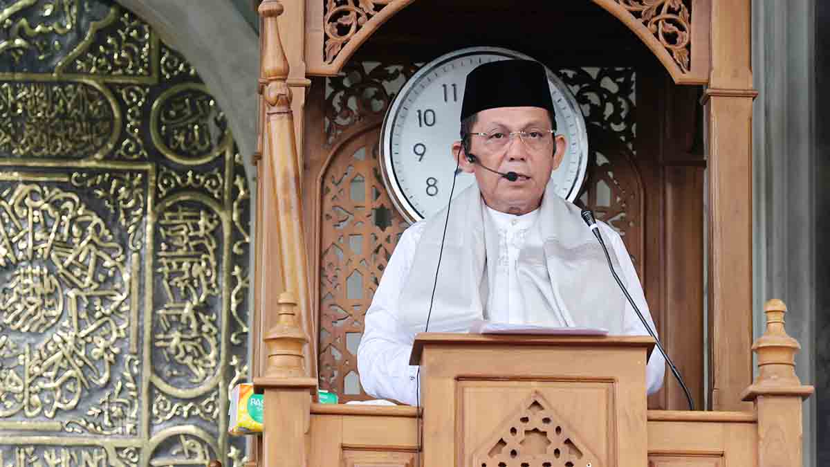 Gubernur Kepulauan Riau, Ansar Ahmad, menjadi khatib sholat Idul Fitri 1446 H di Masjid Al Anshar, Pulau Terong, Kecamatan Belakang Padang, Kota Batam