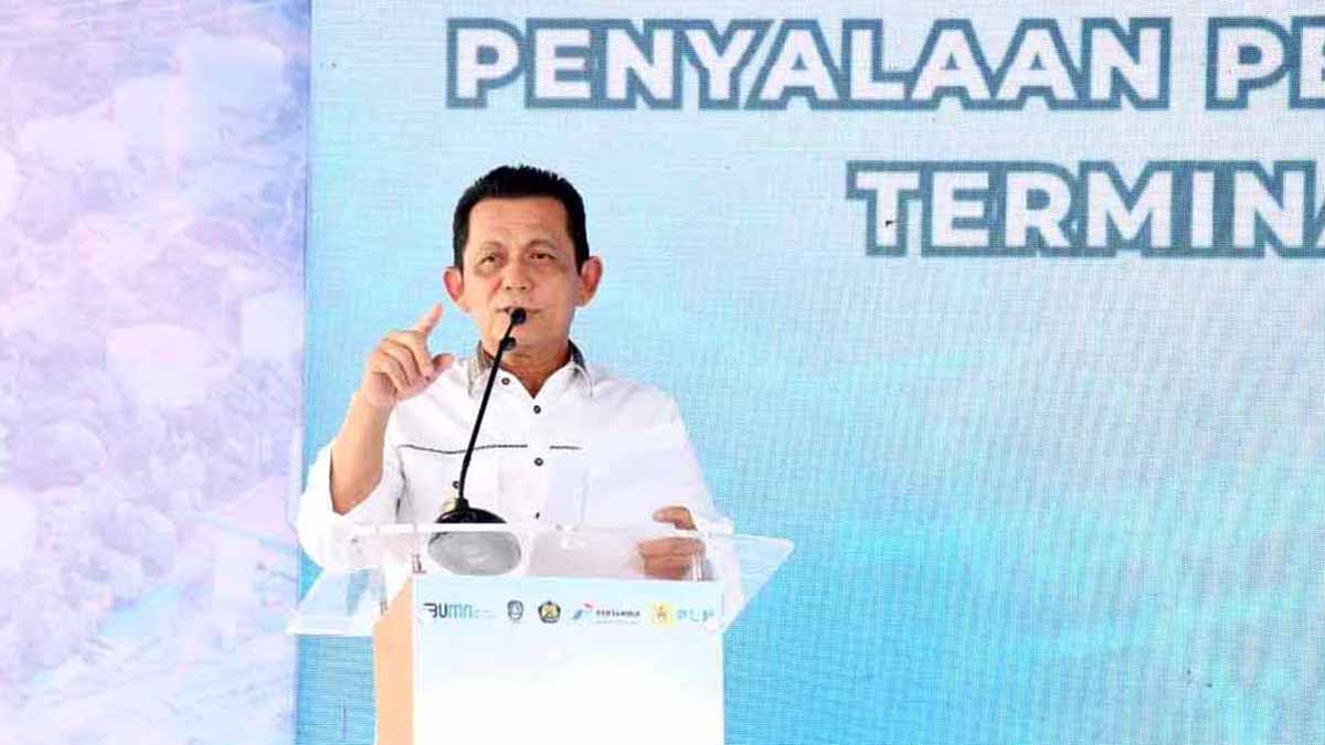 Gubernur Kepulauan Riau, Ansar Ahmad, saat menghadiri peresmian penyalanan listrik berkapasitas 3,465 MVA untuk pelanggan Pertamina Energy Terminal Sambu di Pulau Belakang Padang, Batam