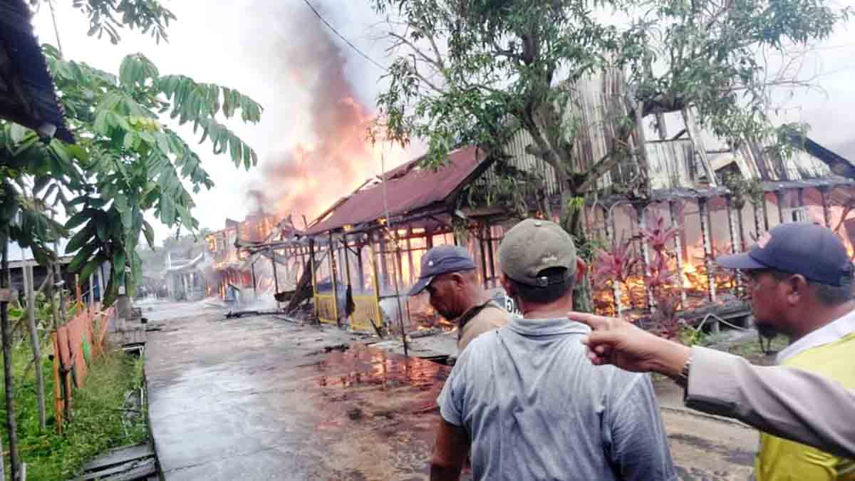 Aksi Sigap Kapolsek Senayang Selamatkan Warga dari Amukan Api