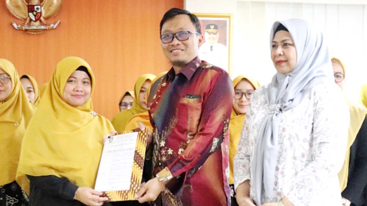 Ketua Yayasan Kanker Indonesia, Direktur, beserta Ketua dan Tim Paliatif RSUD Raja Ahmad Tabib saat pengukuhan Tim Paliatif Kanker