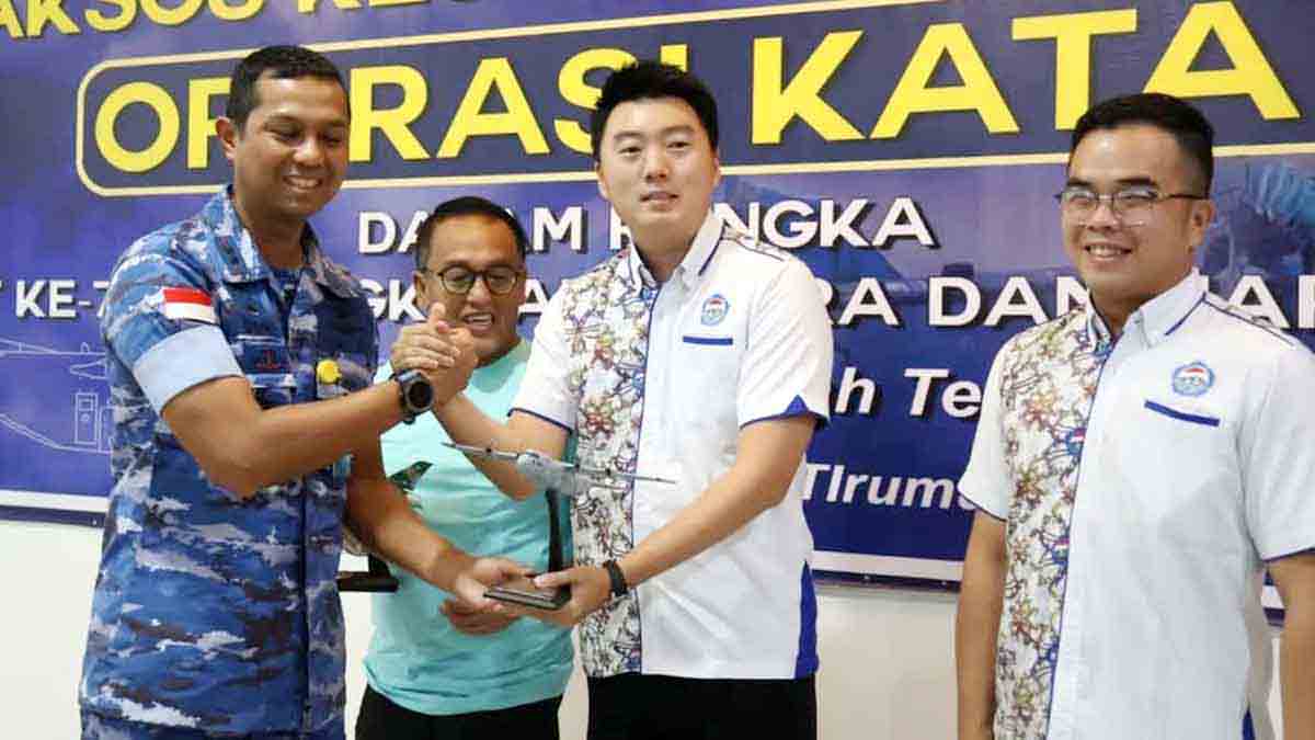 Komandan Lanud Hang Nadim Batam, Letkol Pnb Sony Aji Pramono, saat menghadiri kegiatan operasi katarak gratis bagi masyarakat yang kurang mampu