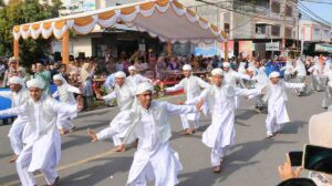Meriah dan Penuh Warna, Pawai Ta’aruf MTQH XIV Bintan 2025 Hibur Ribuan Warga