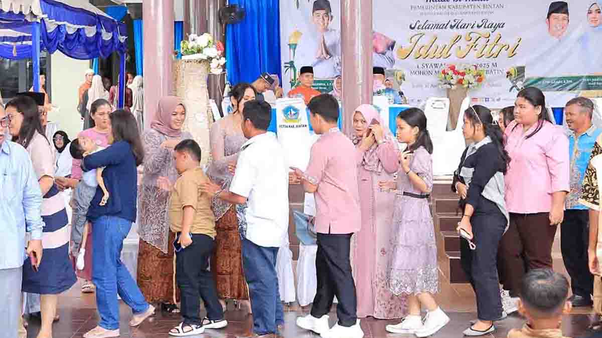 Wakil Bupati Bintan Gelar Open House, Warga Antusias Hadiri Kediamannya