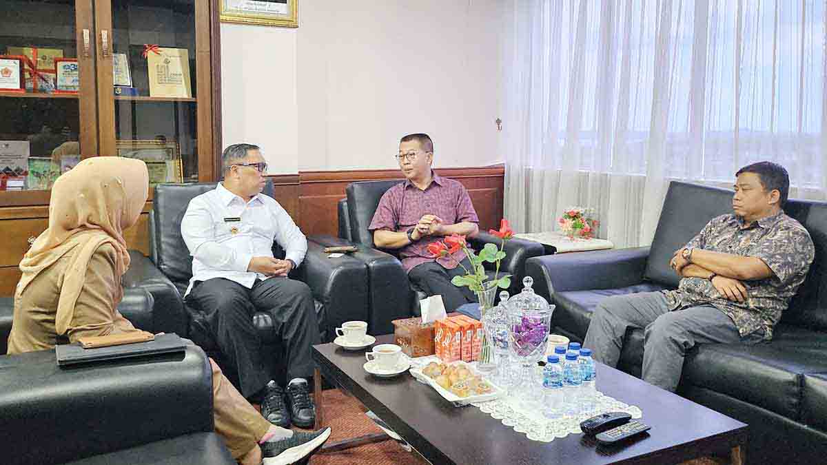 Wakil Gubernur Kepri, Nyanyang Haris Pratamura, saat menerima kunjungan dari manajemen PT Japfa Comfeed Indonesia Tbk (Japfa Group) di Kantor Graha Kepri