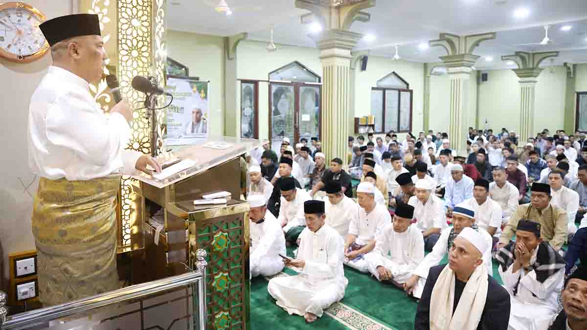 Wakil Gubernur Kepri, Nyanyang Haris Pratamura, saat menyampaikan kata sambutan pada pelaksanaan Sholat Idul Fitri 1446 H di Masjid Jami Rahmatullah Kota Batam