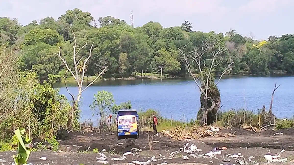 Ancaman Pencemaran Mengintai, Limbah Abu PLTU Diduga Cemari Danau Sentani Karimun