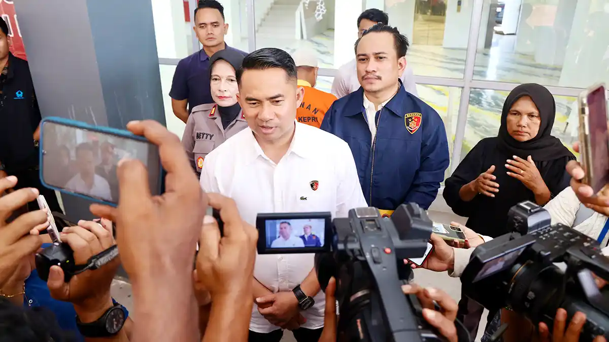 Ditreskrimsus Polda Kepri mengungkap praktik penyalahgunaan BBM bersubsidi jenis Pertalite oleh seorang operator SPBU di kawasan Kabil, Kota Batam