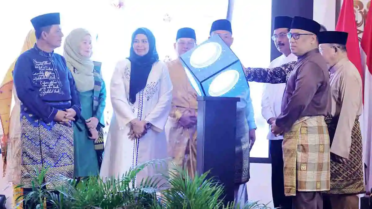 Gubernur Kepri, Ansar Ahmad, meluncurkan Beasiswa Gratis untuk 1.176 Mahasiswa Tahun 2025