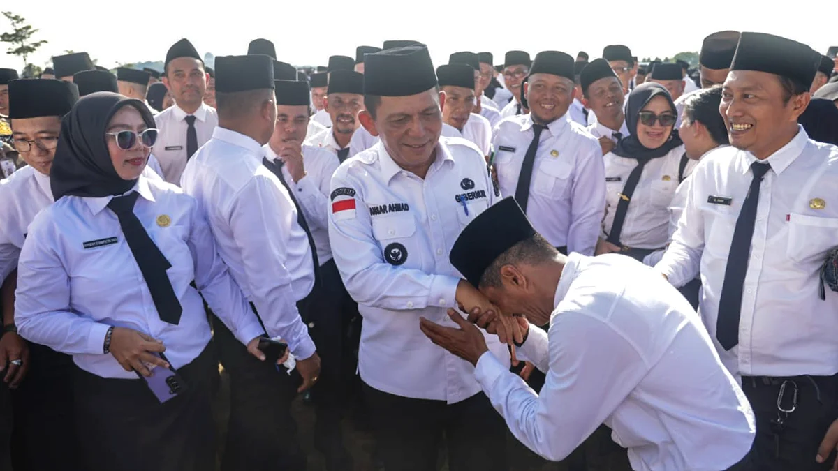 Gubernur Ansar Serahkan SK kepada 3.559 ASN Baru di Kepri