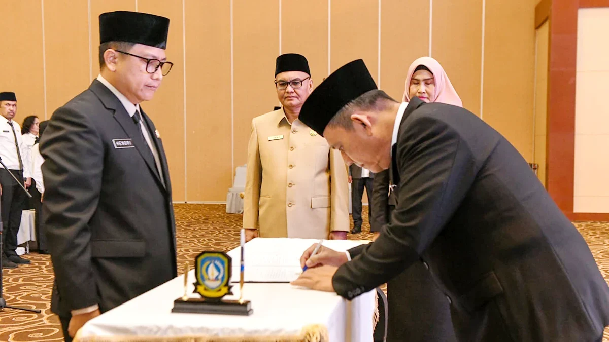 Gubernur Kepulauan Riau, Ansar Ahmad, melantik Hendri Kurniadi sebagai Kepala Dinas Komunikasi dan Informatika Provinsi Kepri menggantikan Hasan