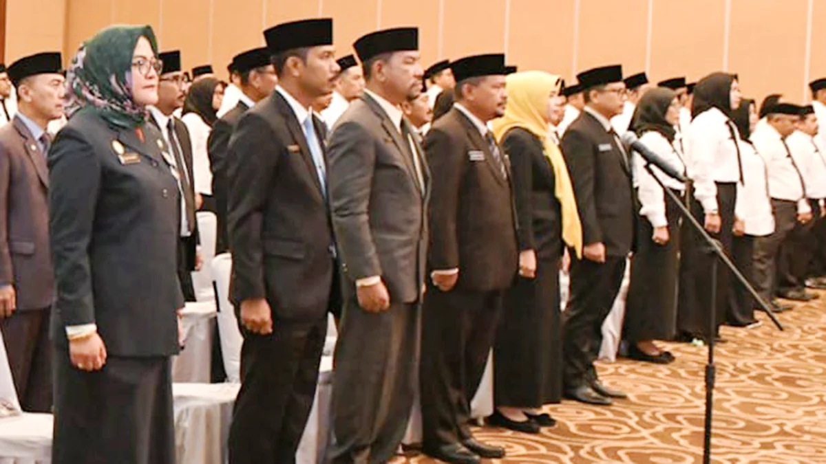 Gubernur Kepulauan Riau, Ansar Ahmad, melantik Syakyakirti sebagai Kepala Biro Organisasi di lingkungan Pemerintah Provinsi Kepri