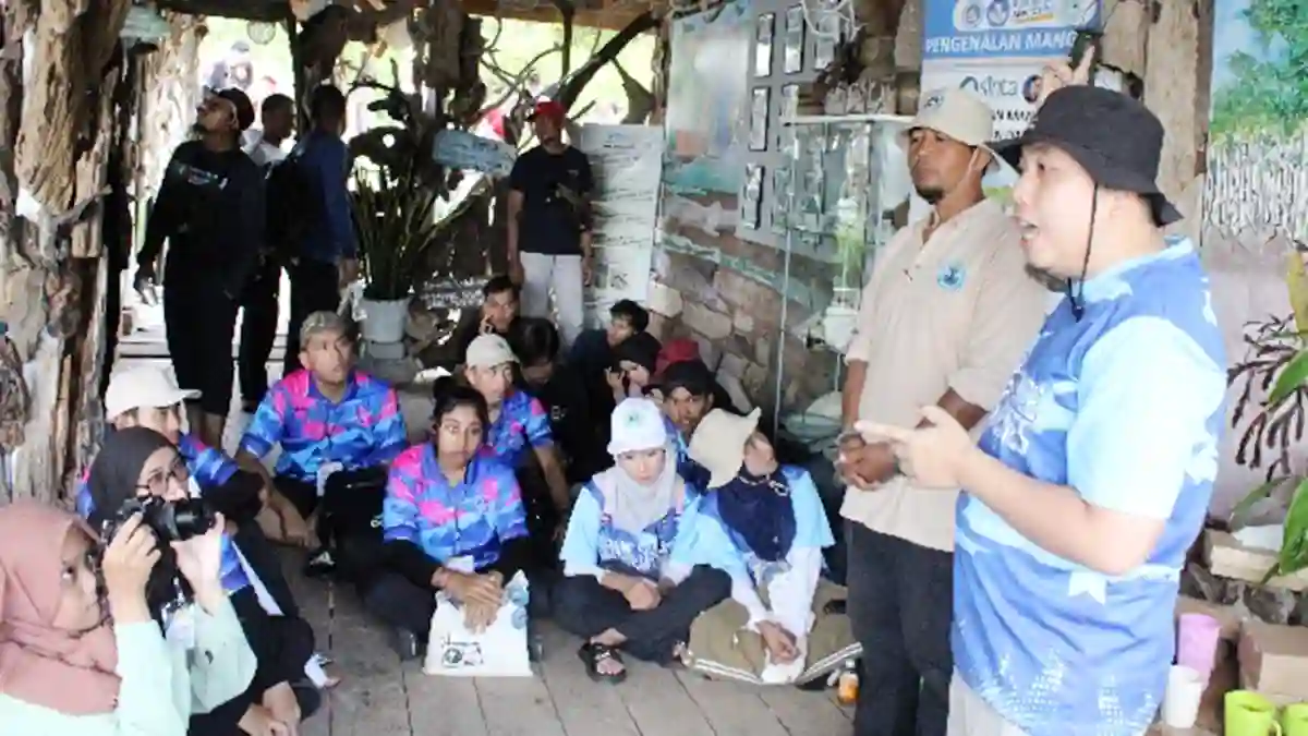 Ini kegiatan Edu Ekowisata dan Beach Cleaning Up di Desa Pengudang dan Wisata Sejarah di Pulau Penyengat