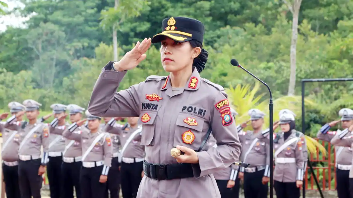 Kapolres Bintan, AKBP Yunita Stevani, menjadi Inspektur Upacara Harkitnas di Lapangan Bhayangkara Polres Bintan