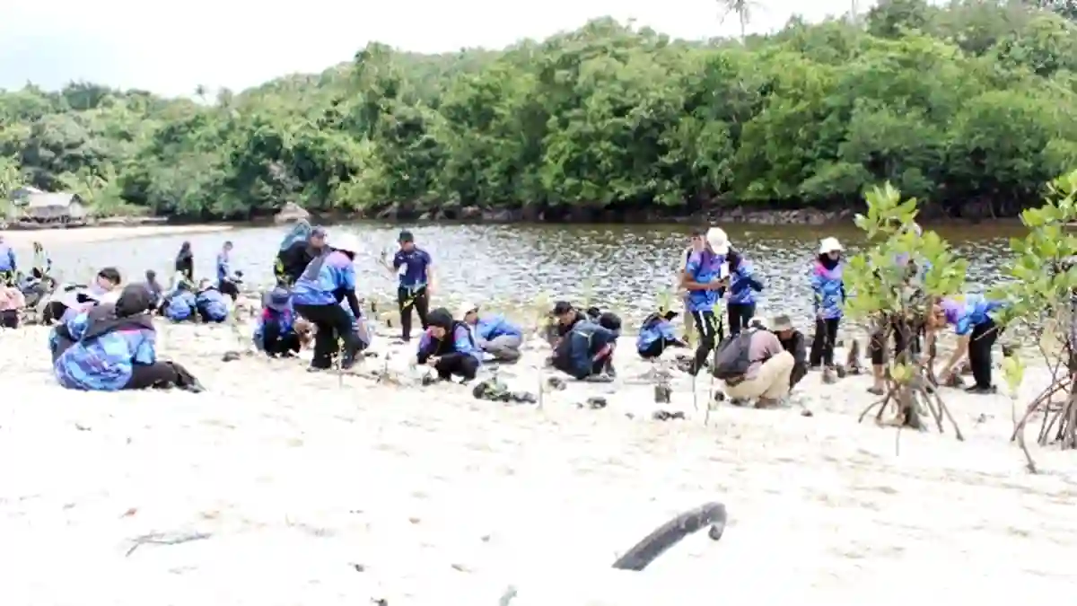 Kegiatan Edu Ekowisata dan Beach Cleaning Up di Desa Pengudang dan Wisata Sejarah di Pulau Penyengat