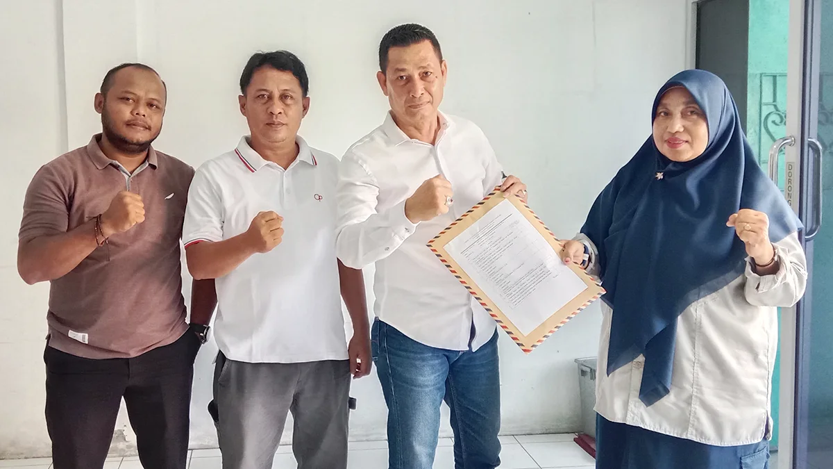 Ketua DPC Lapra 08 Meranti, Alfan Idris, saat mendaftarkan Lapra 08 ke Kantor Kesbangpol Kabupaten Kepulauan Meranti