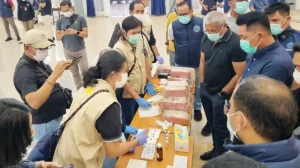Lantamal IV Batam dan BNN Timbang Ulang 2 Ton Narkoba Selundupan di Selat Durian