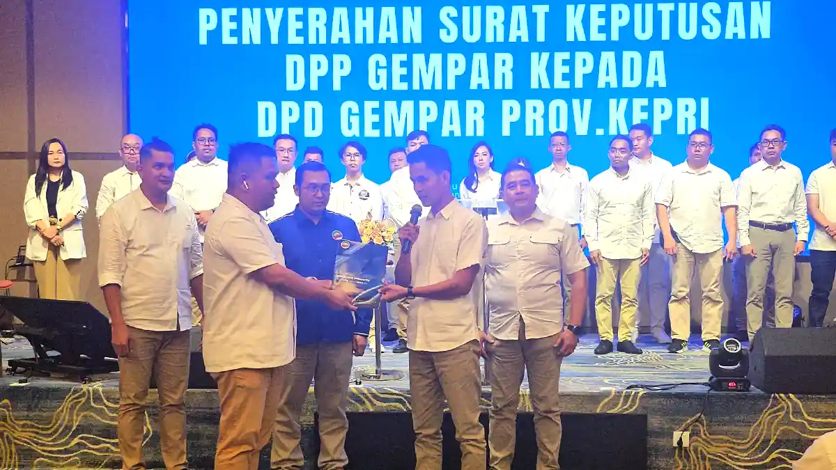 Wakil Gubernur Kepri, Nyanyang Haris Pratamura menghadiri acar pelantikan pengurus DPD GEMPAR Provinsi Kepri di Harris Hotel Nagoya Thamrin City, Batam