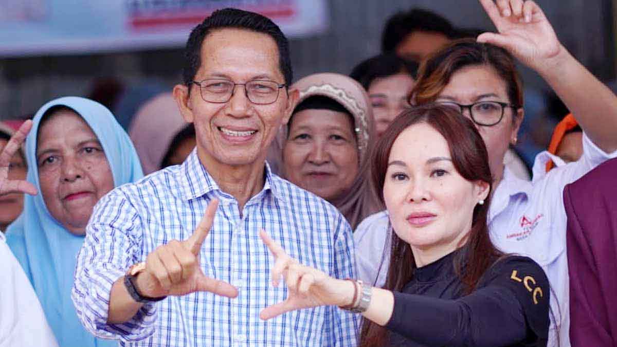 Wali Kota Batam Amsakar Achmad dan Wakil Kota Batam Li Claudia Candra