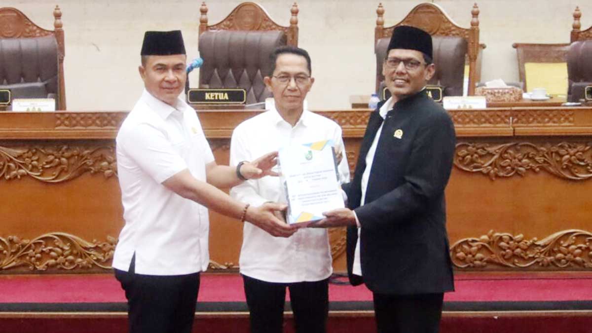 DPRD Batam Bahas Ranperda RPJMD dan Pertanggungjawaban APBD 2024 dalam Paripurna