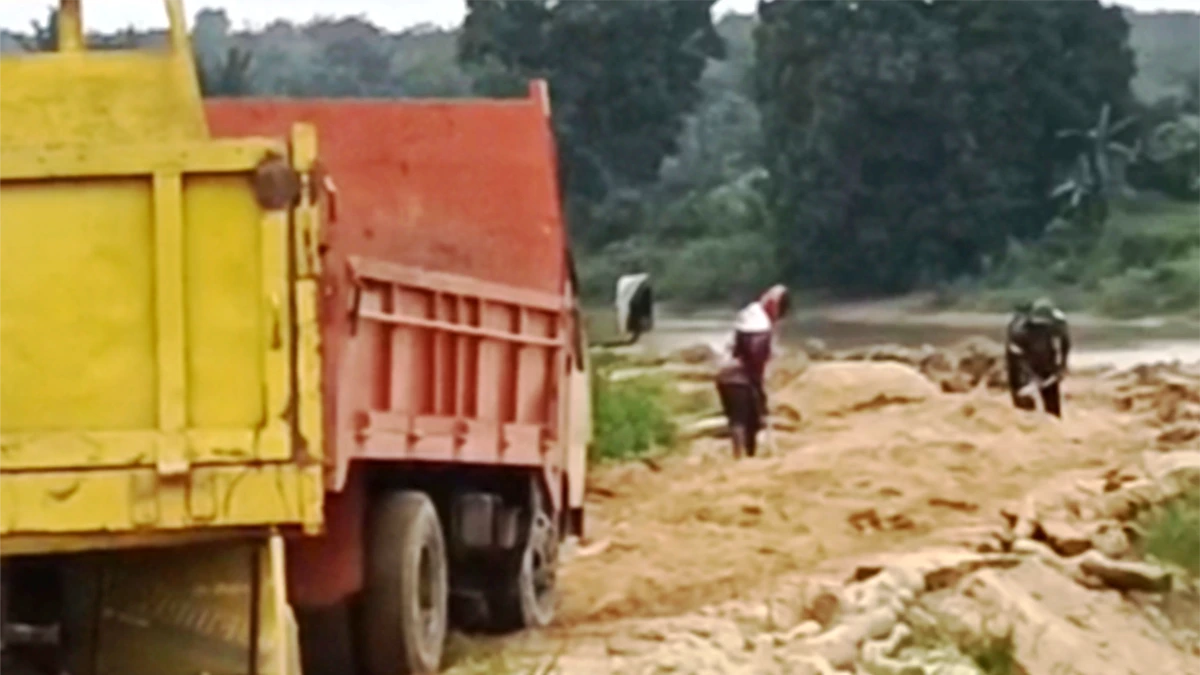 Bukan Rahasia Umum: Nama Pelaku Tambang Pasir Ilegal di Sungai Way Seputih Lampung Tengah Sudah Diketahui, Tapi Tak Pernah Ditindak!