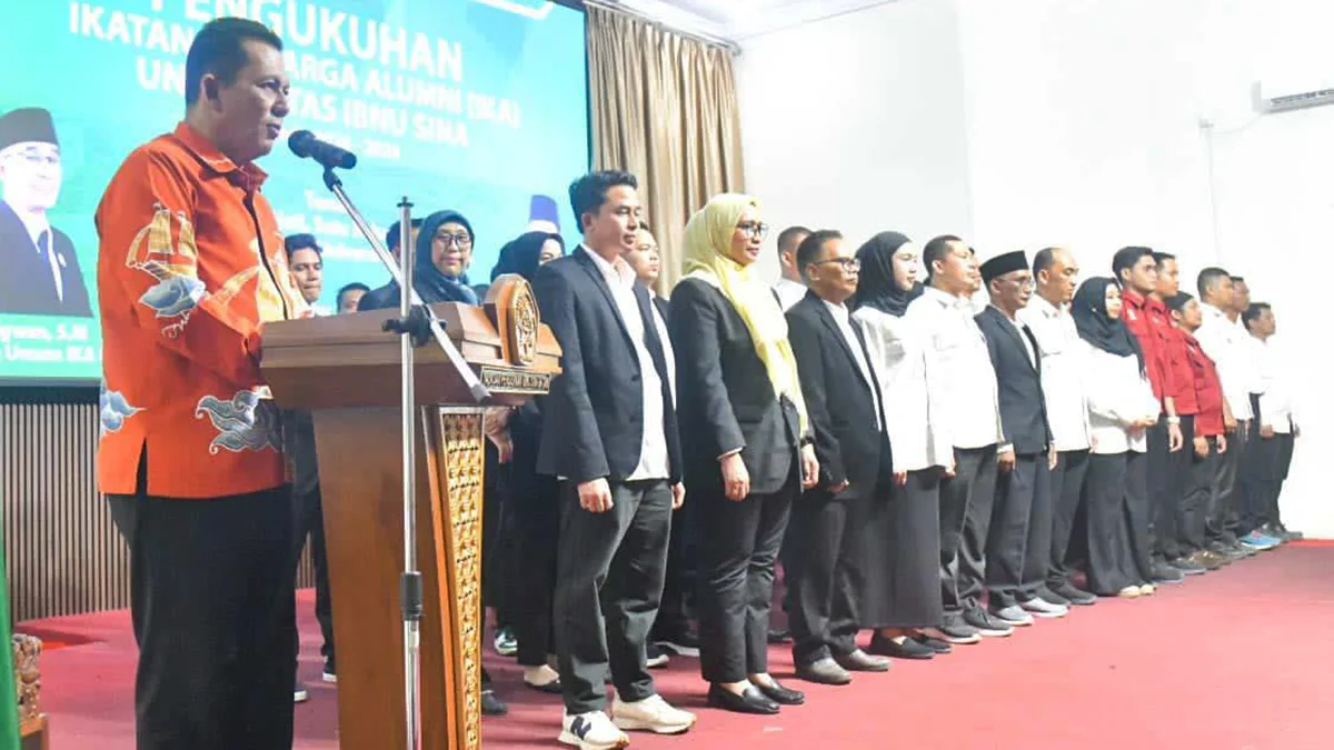 Gubernur Kepulauan Riau, Ansar Ahmad, mengukuhkan kepengurusan Ikatan Keluarga Alumni (IKA) Universitas Ibnu Sina Batam masa bakti 2024 2029