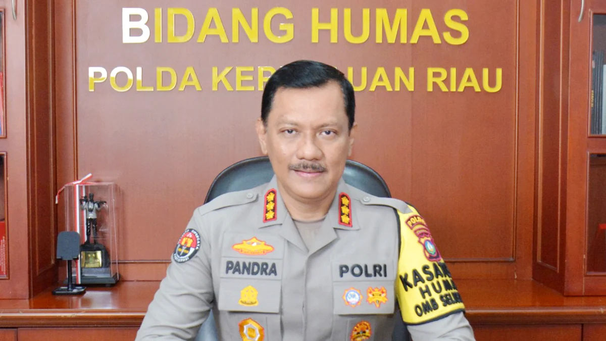 Kabid Humas Polda Kepri, Kombes Pol Zahwani Pandra Arsyad, menyampaikan tentang mutasi AKBP Tony Pantano ke jabatan baru sebagai Pemeriksa Kepolisian Madya Tingkat III pada Divisi Propam Polri