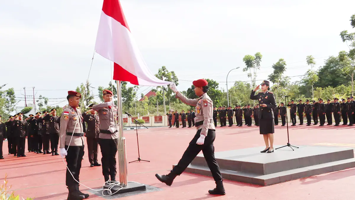 Kapolres Bintan AKBP Yunita Stevani, memimpin langsung upacara Hari Lahir Pancasila di Lapangan Bhayangkara Polres Bintan