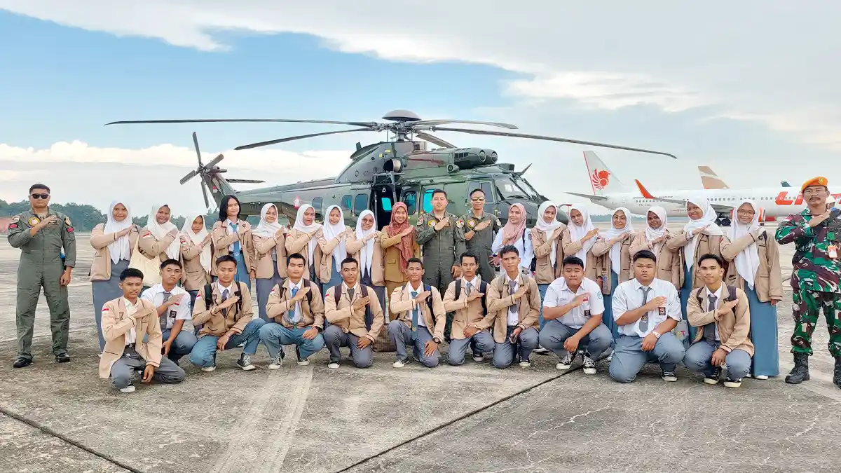 Para pelajar saat menghadiri Open Base Lanud Hang Nadim Batam