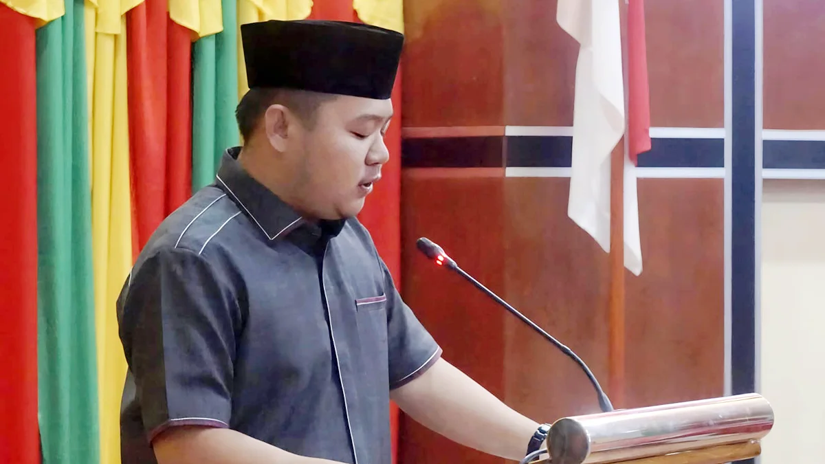 Juru Bicara Gabungan Komisi DPRD Lingga, Ivan Prawijaya, penyampaian laporan hasil pembahasan Ranperda LPJ Pelaksanaan APBD Tahun 2024