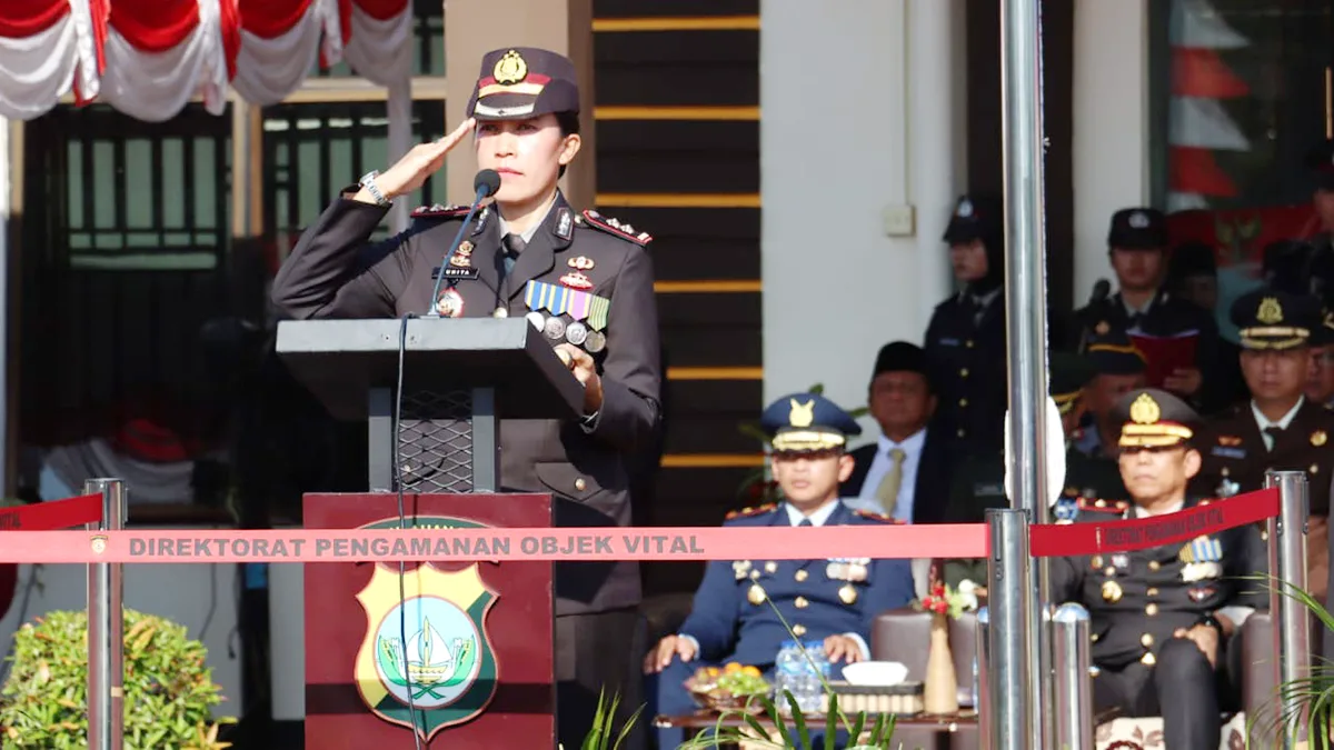 Kapolres Bintan, AKBP Yunita Stevani, memimpin langsung Upacara Peringatan Hari Ulang Tahun (HUT) Bhayangkara ke 79 di halaman Mapolres Bintan