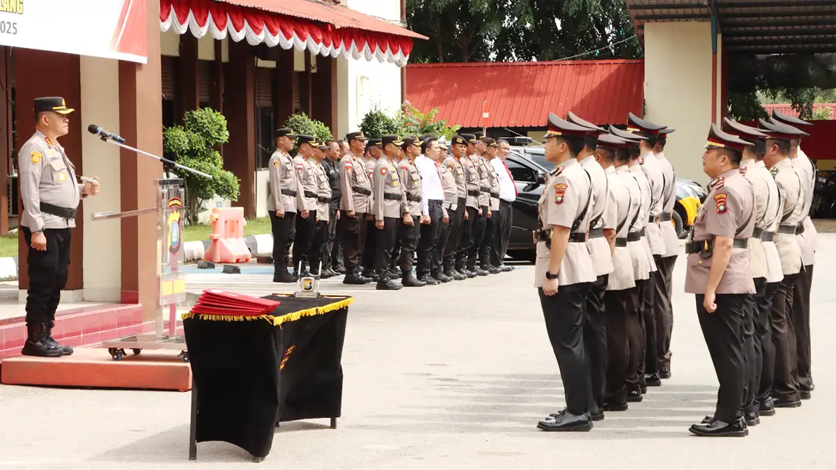 Kapolresta Barelang, Kombes Pol Zaenal Arifin, memimpin langsung upacara Serah Terima Jabatan (Sertijab) sejumlah pejabat penting di lingkungan Polresta Barelang