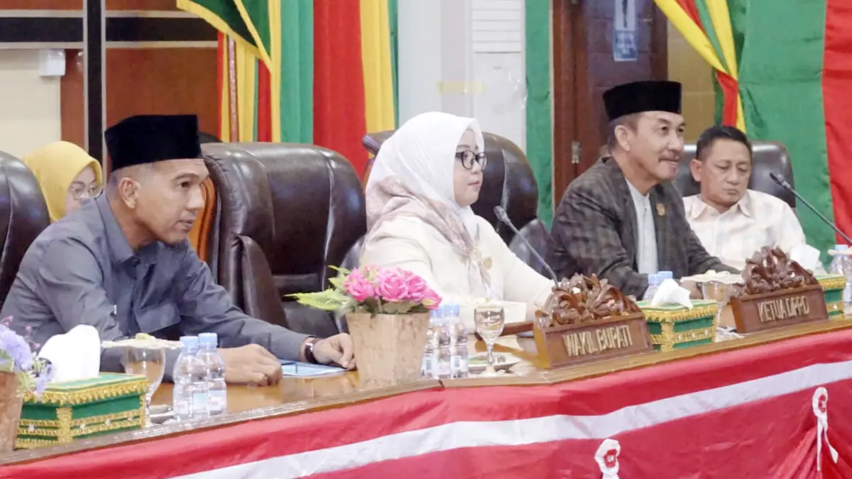 Ketua DPRD Lingga, Maya Sari, memimpin rapat paripurna permintaan persetujuan atas Ranperda tentang Laporan Pertanggungjawaban (LPJ) Pelaksanaan APBD Tahun 2024
