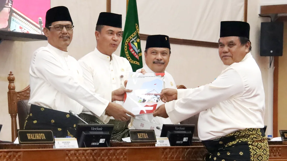 Setia Putra Tarigan menyampaikah hasil laporan Banggar Ranperda Perubahan APBD 2025 kepada para Ketua DPRD Kota Batam