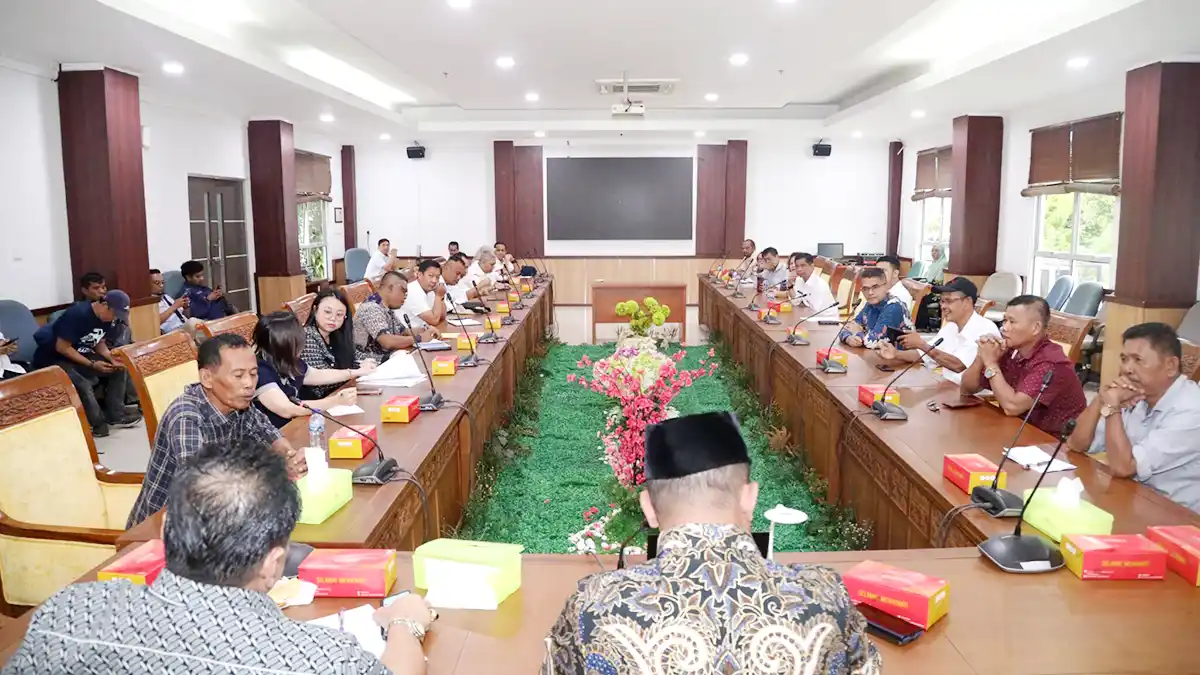 Ketua Komisi III DPRD Kota Batam, Muhammad Rudi, memimpin RDPU bersama Warga Muka Kuning Indah II terkait Keberatan Rencana Pembangunan SPBU