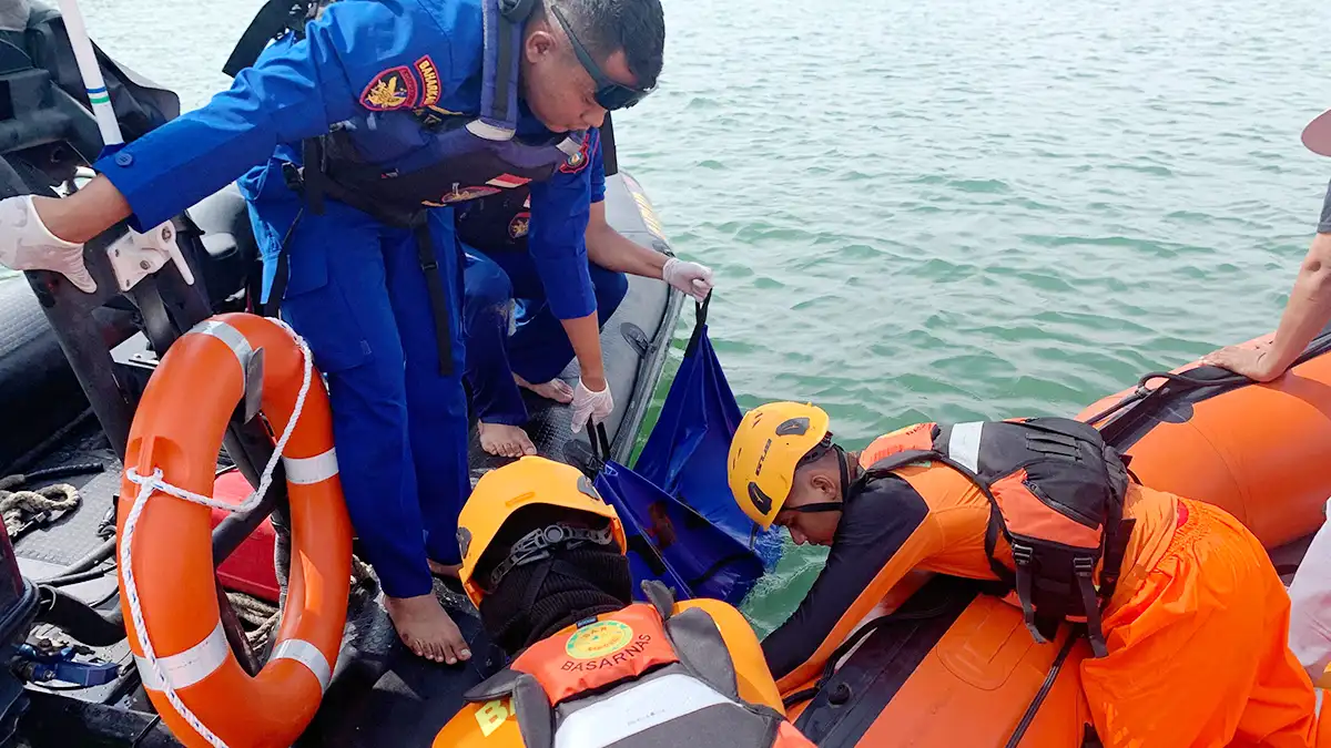 BREAKING NEWS - Pemuda Lompat dari Jembatan Barelang Ditemukan Meninggal Dunia