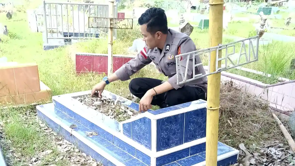 Briptu Dika Ziarah Makam Veteran di Meranti, Kenang Jasa Pahlawan