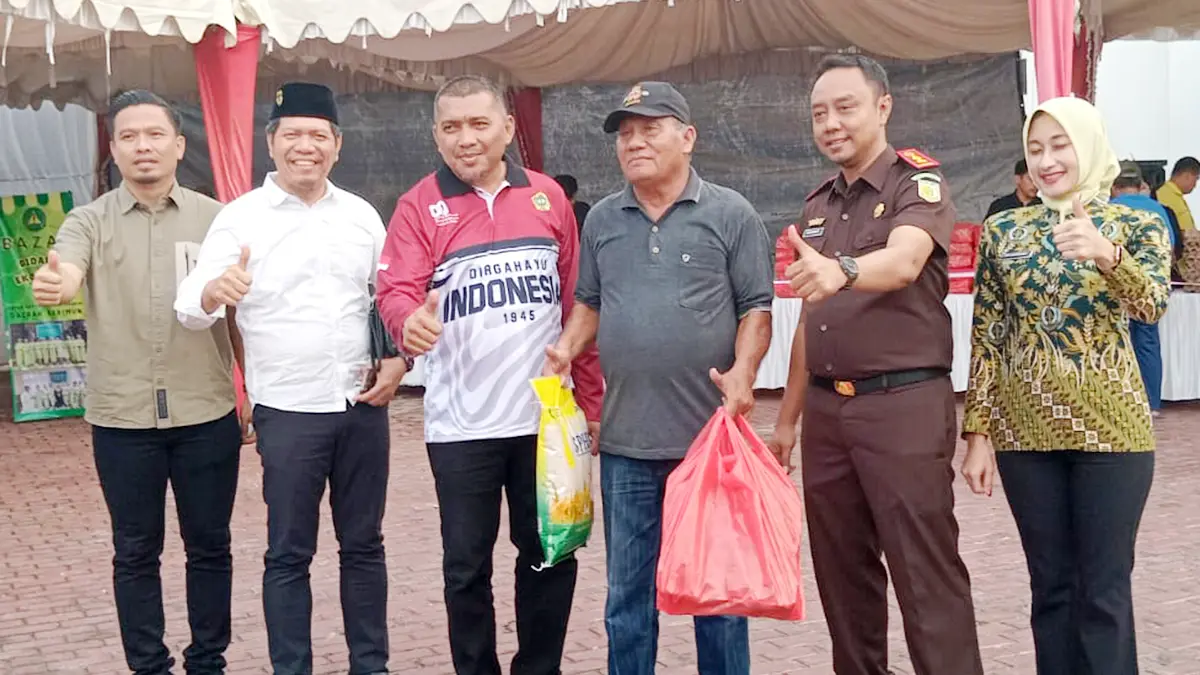 Kejari Karimun Gelar Pasar Murah dan Bazar UMKM, 300 Paket Sembako Disalurkan
