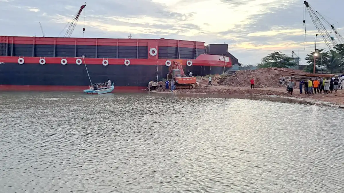 Pekerja Kapal Tongkang di Batam Hilang Terjatuh, Tim SAR Lakukan Pencarian