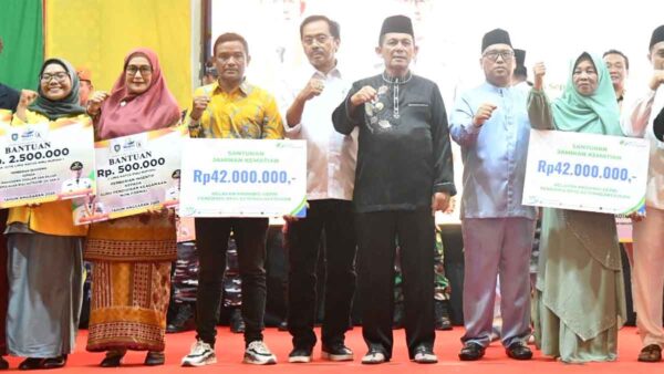 Gubernur Ansar Ahmad Serahkan Bantuan Hibah untuk 334 Rumah Ibadah se-Kepri, Total Rp46,1 Miliar