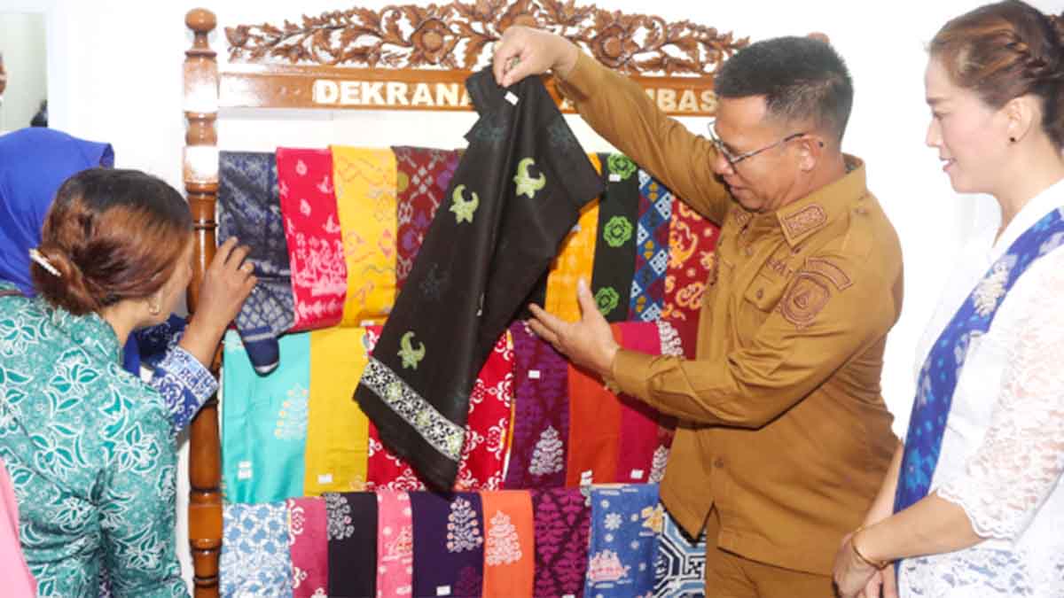 Batik Mangrove Genting Pulur Jadi Daya Tarik Wisatawan Asing di Dekranasda Anambas