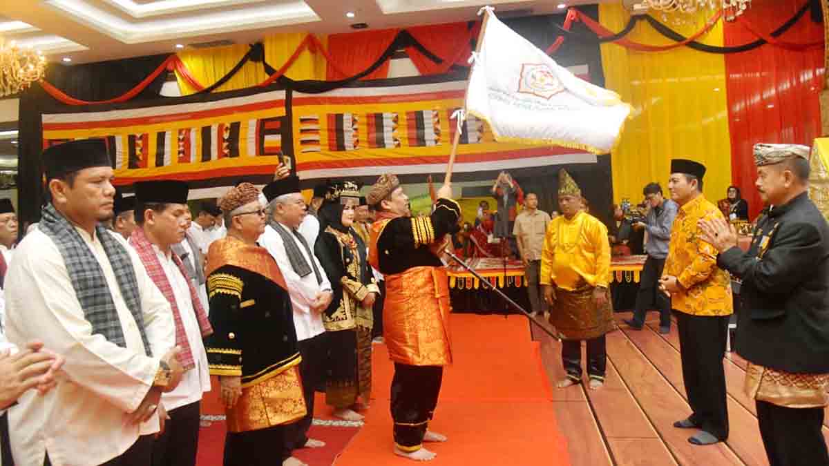 Gubernur Ansar Hadiri Pengukuhan Pengurus Keluarga Besar Rumah Gadang Kepri 2025–2030