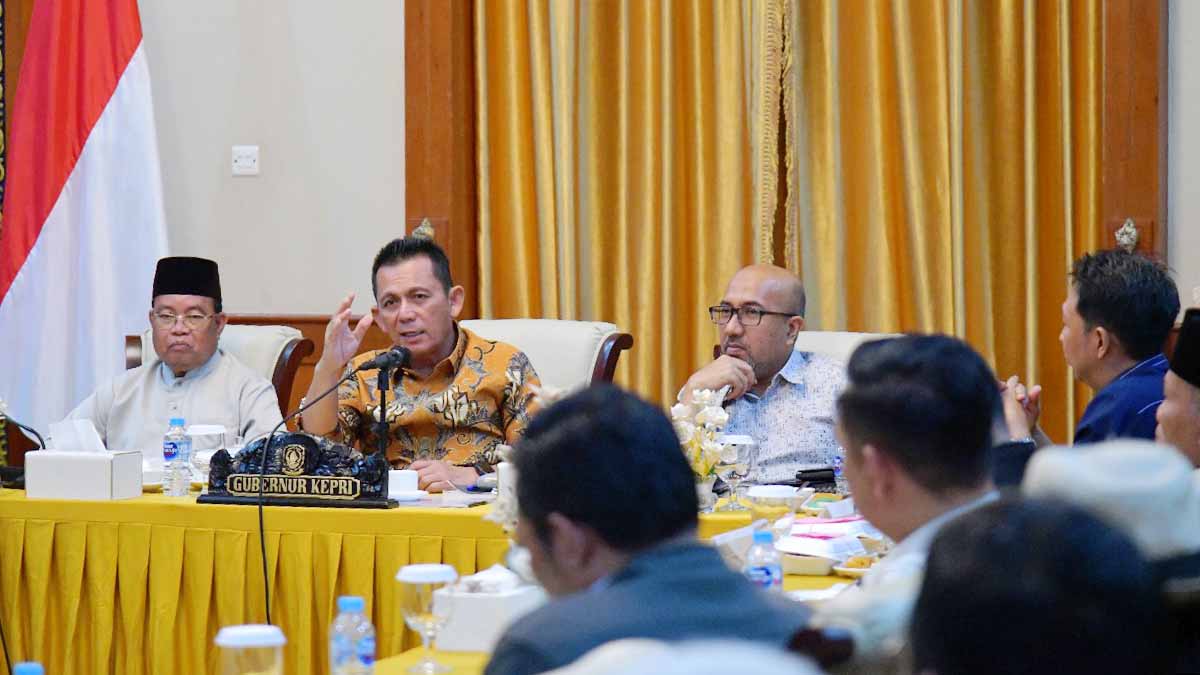Gubernur Ansar Kawal Proses Pembangunan Monumen Bahasa Nasional Pulau Penyengat