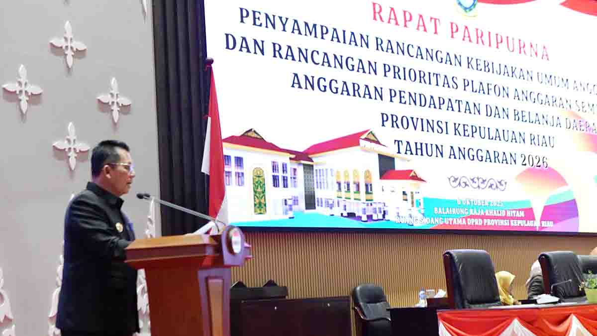 Gubernur Ansar Sampaikan Rancangan KUA-PPAS 2026